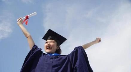 大专也叫大学?父母为孩子办升学宴,却被亲戚朋友质疑:真丢人